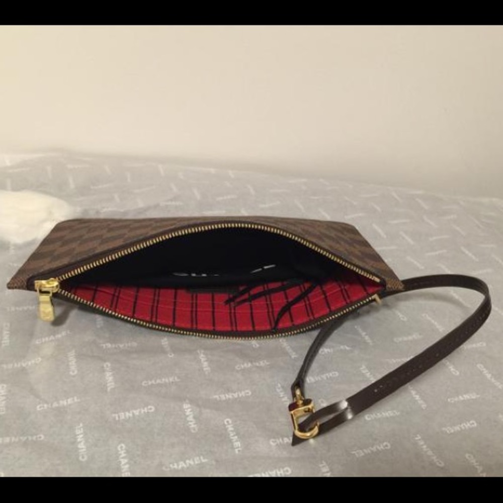 Louis Vuitton (Free Dior Lip Glow) - Picture 7 of 16
